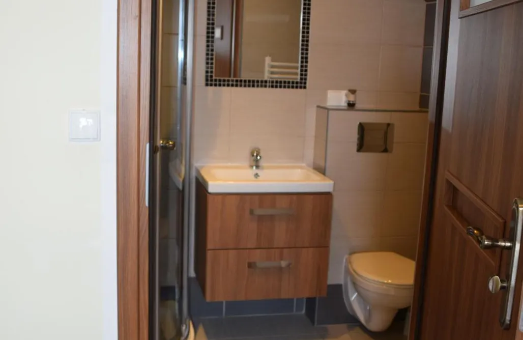 AlohaCamp Pokój czteroosobowy z prywatną łazienką i widokiem na góry 1