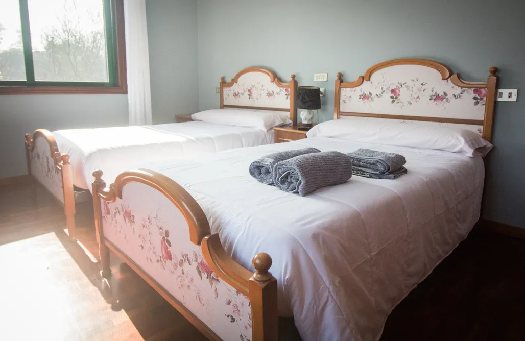 AlohaCamp Habitación con dos camas individuales en planta baja 3