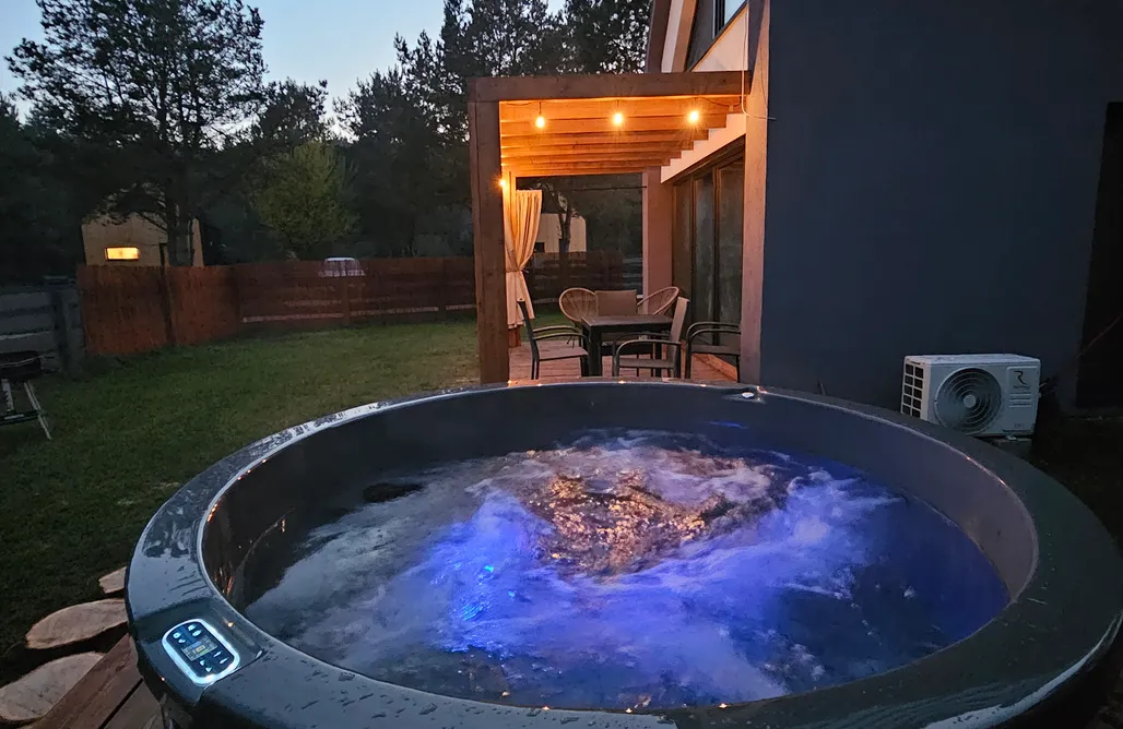 AlohaCamp Dom Family z prywatnym Jacuzzi i kominkiem, blisko jeziora, ogrodzony, SPA, kajaki 3