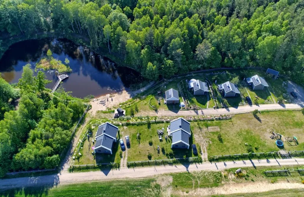 AlohaCamp accommodation Osada Skoczkowo domki z jacuzzi, sauną i balią nad jeziorem 2