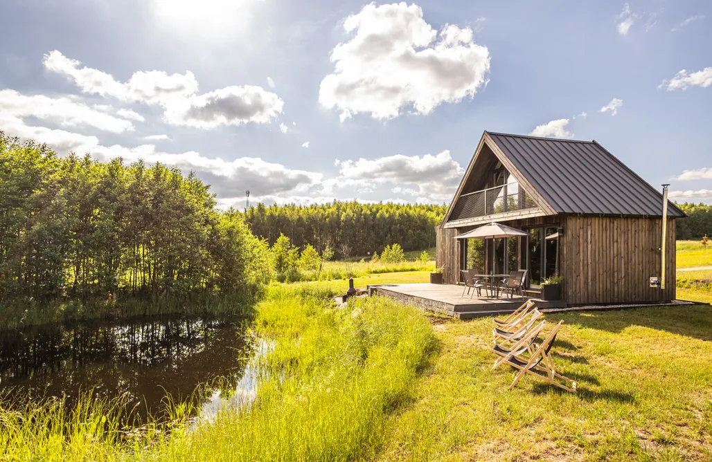 AlohaCamp accommodation Między Olchami domek nad jeziorem 2