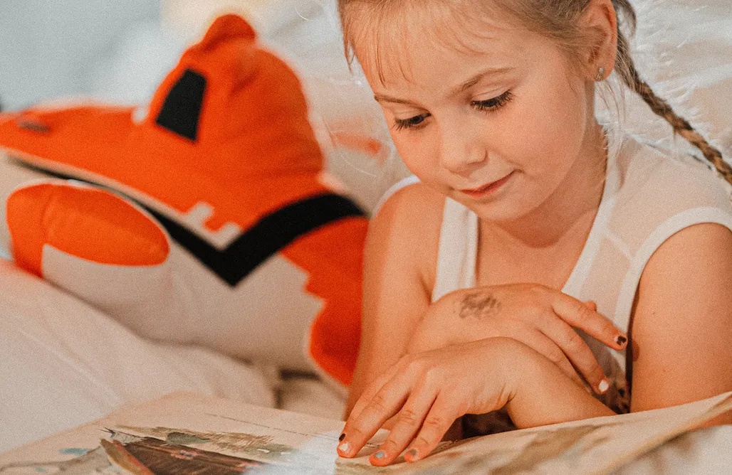 AlohaCamp Flugzeug im Garten 2