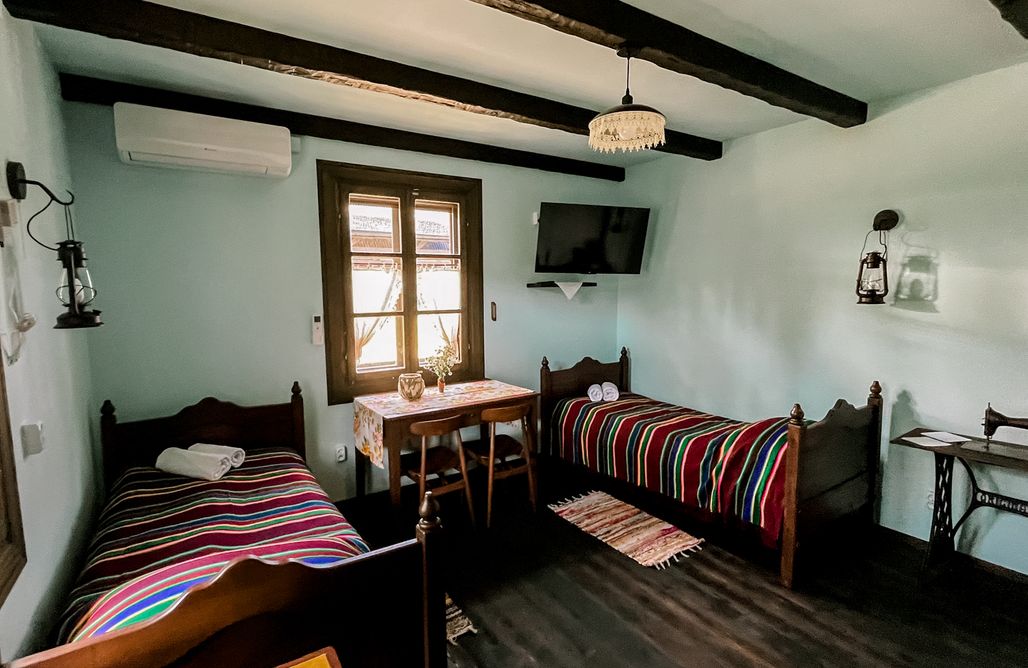 AlohaCamp Starodawna Chata — pokój 3, współdzielona łazienka i kuchnia 2