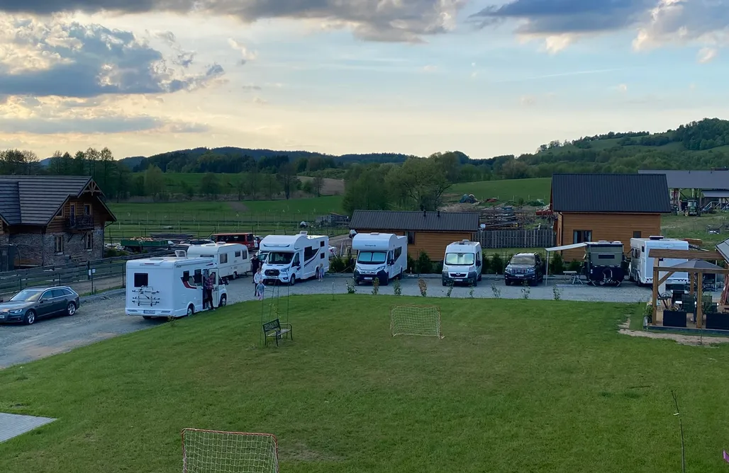 noclegi AlohaCamp Kamperowa Kudowa | Camper & Trailer Park 4