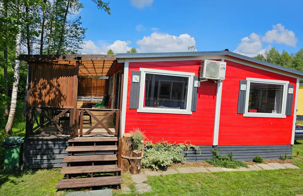 noclegi AlohaCamp Domek letniskowy czerwony - całoroczny 2