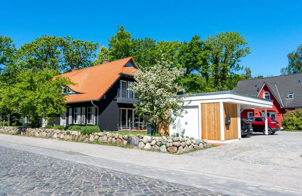 Unterkunft AlohaCamp Ankerbuk Schwarzes Haus 4