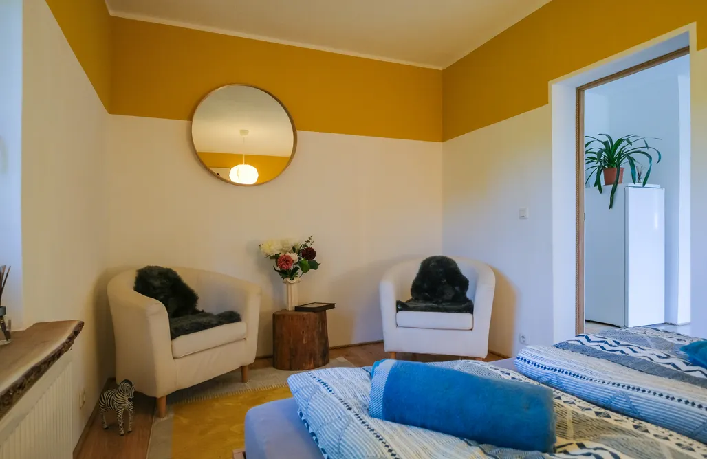 AlohaCamp Große Stube – Ferienwohnung im alten Bauernhaus (6 Pers) 4