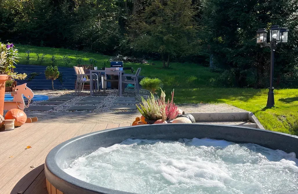 noclegi AlohaCamp Leśny Chill z Basenem i Jacuzzi 4