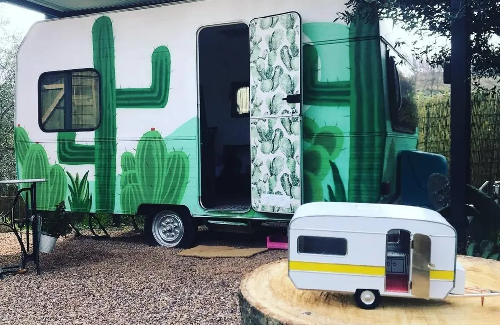 alojamientos AlohaCamp Caravan Glamping 1