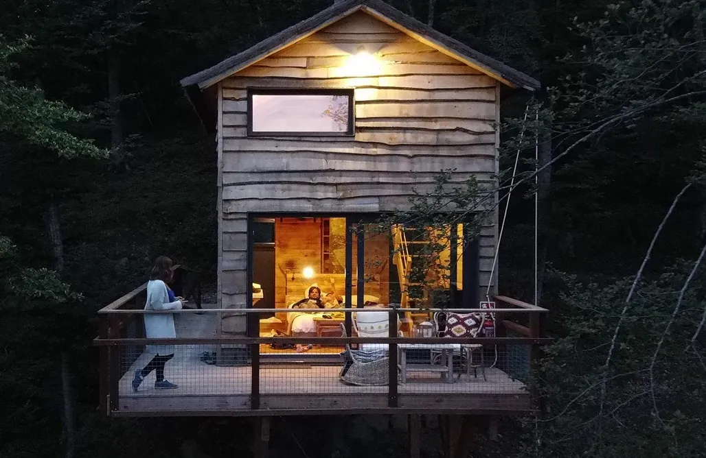 Cabanyes entre Valls - Cabaña | CHARMING Treehouse La Vall de Bianya ?