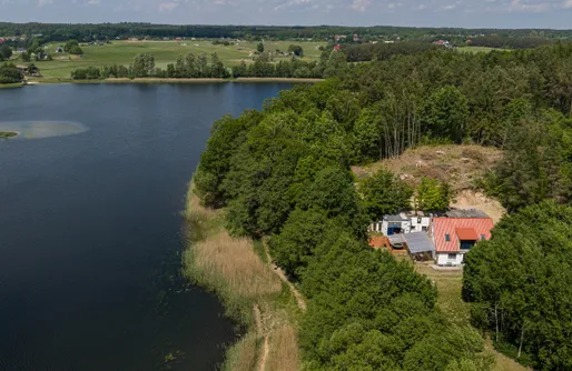 Zdjęcie obiektu Winnica Niebò - kameralne domki z jacuzzi nad jeziorem