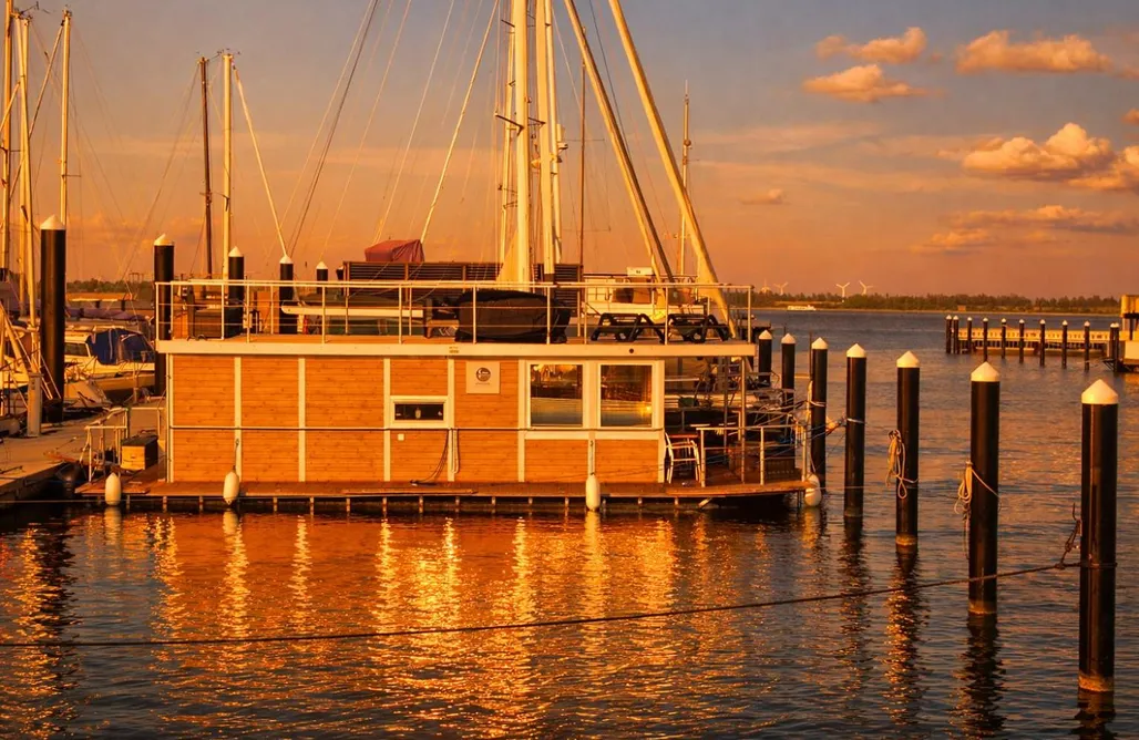 ÖKO Budget Hausboot Retreat Mondschein AlohaCamp