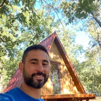 Carlos propietario El Roble Glamping