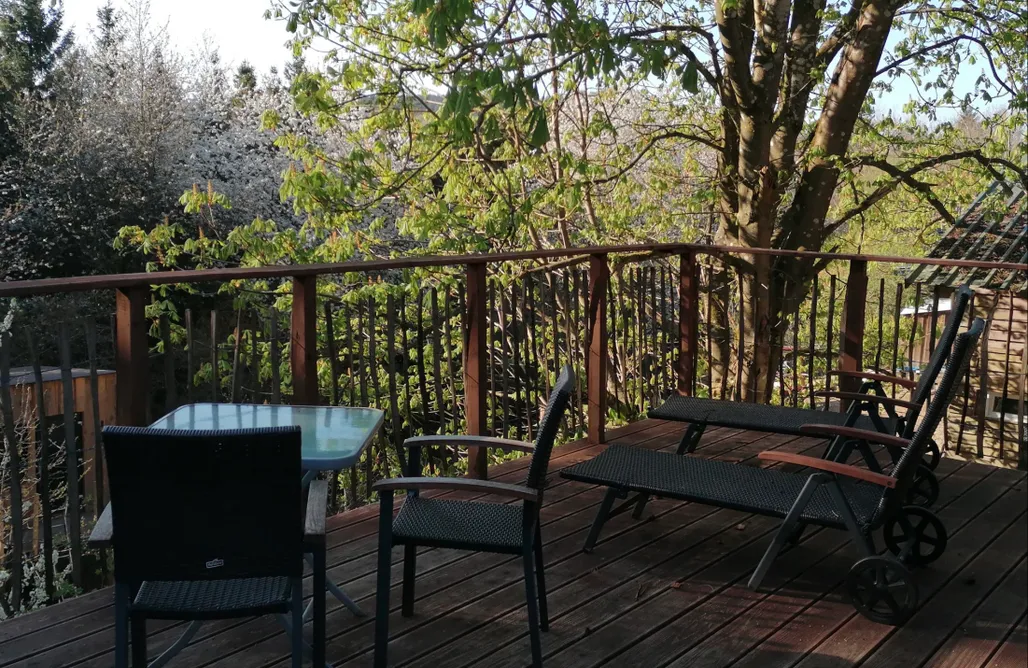 Utes Funny Farm Waldchalet AlohaCamp