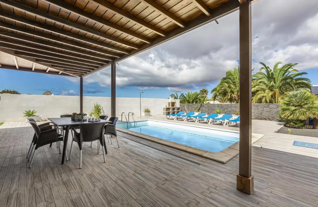 AlohaCamp accommodation Villa Soleada 3