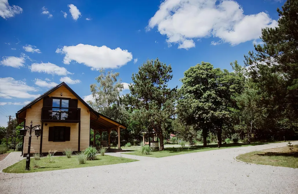 Entdecken Sie die heitere Schönheit Polens Ferienhaus am Waldrand mit Spa-Jacuzzi-Bereich 2