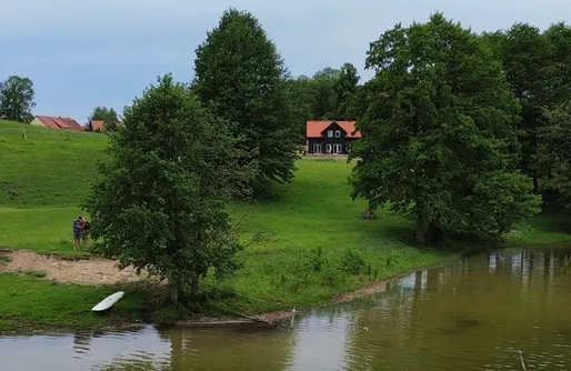 Zdjęcie obiektu Dom nad Buwełnem z własną linią brzegową