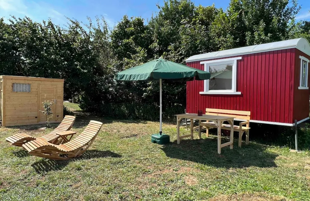 Hütte Im Wald Mieten München Bauernhof Glamping mit Alpakas und Ziegen 3