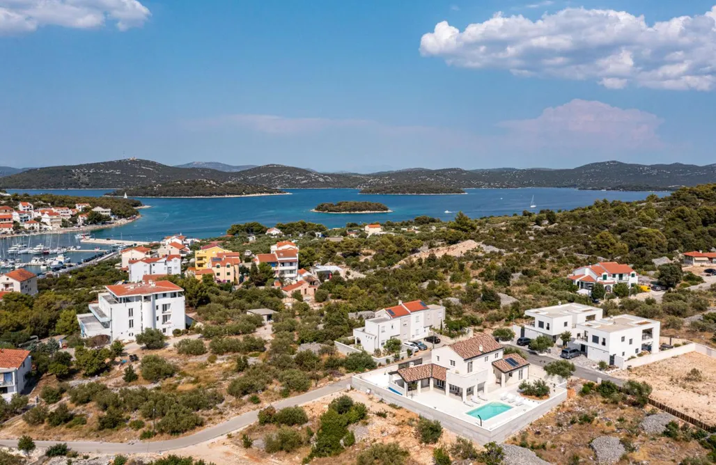 Alloggi AlohaCamp Villa Royal Stone with Pool, 350m from beach 3