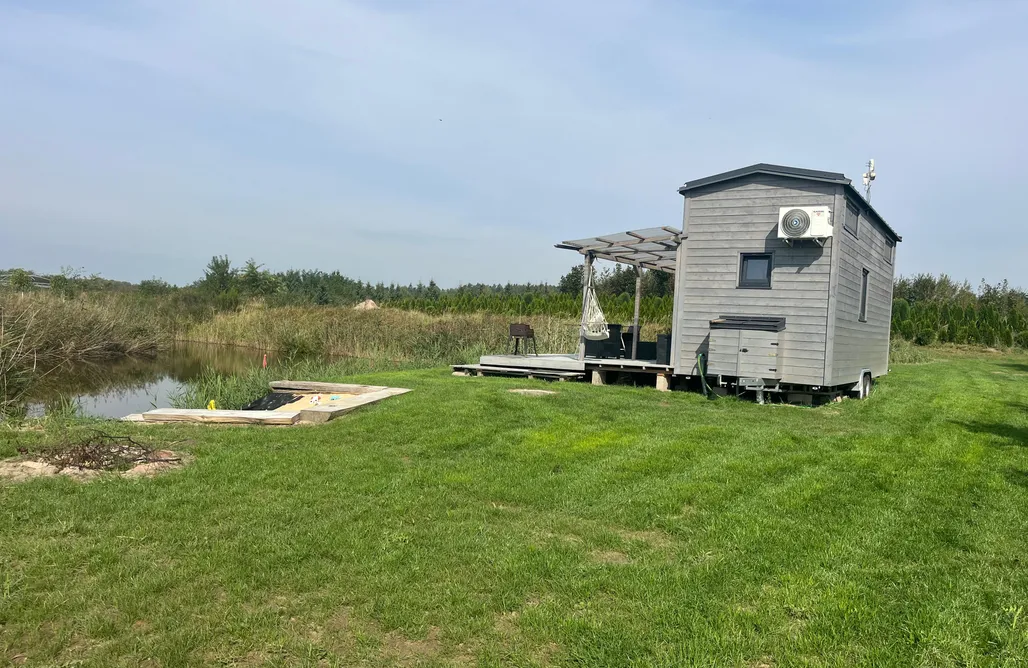 Agroturystyka Świętokrzyskie TinyHouse z tarasem nad wodą w urokliwym miejscu 1