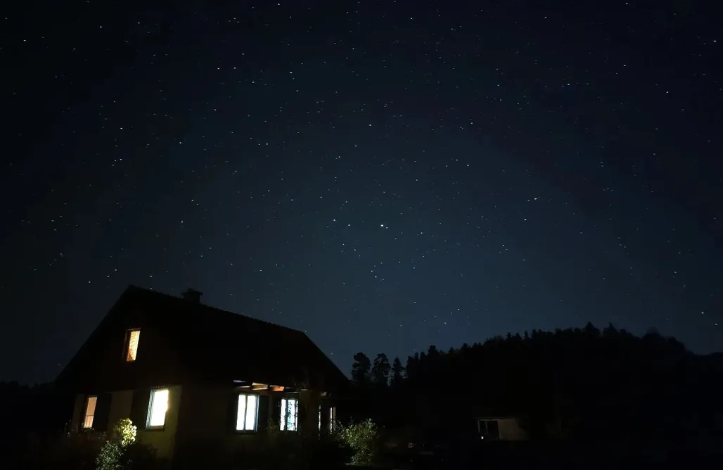 noclegi AlohaCamp Dwie Morgi Roztocza - domek z gliny i słomy 1