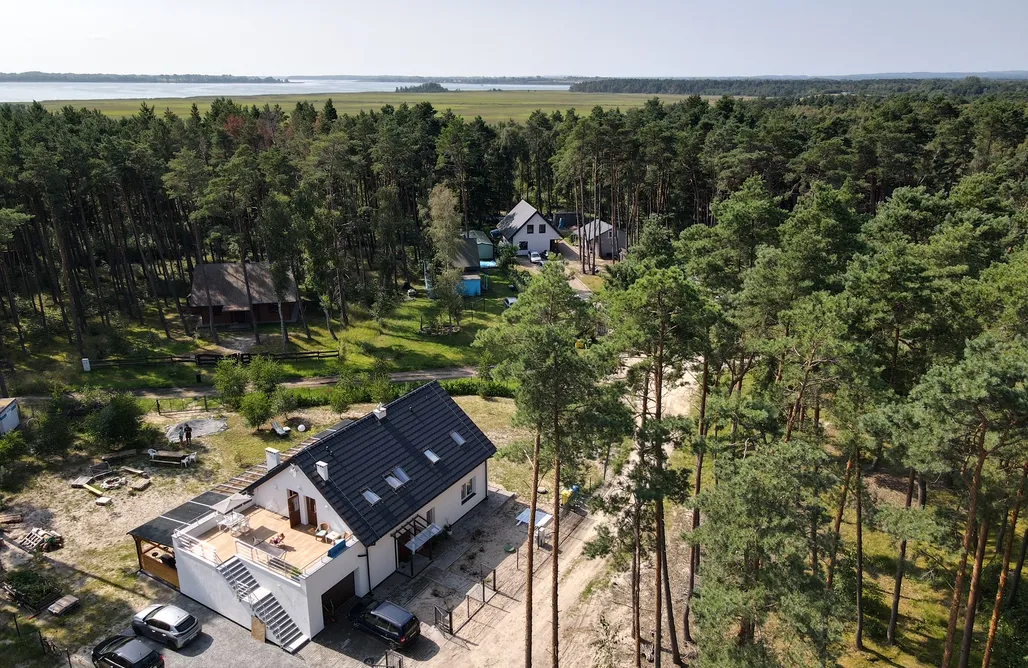 Samodzielny Domek nad Jeziorem z Własną Linią Brzegową Dom na wyspie 2