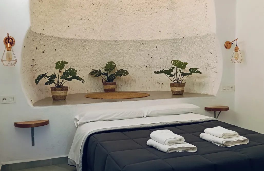 AlohaCamp La Madriguera Eco Caves 3  2