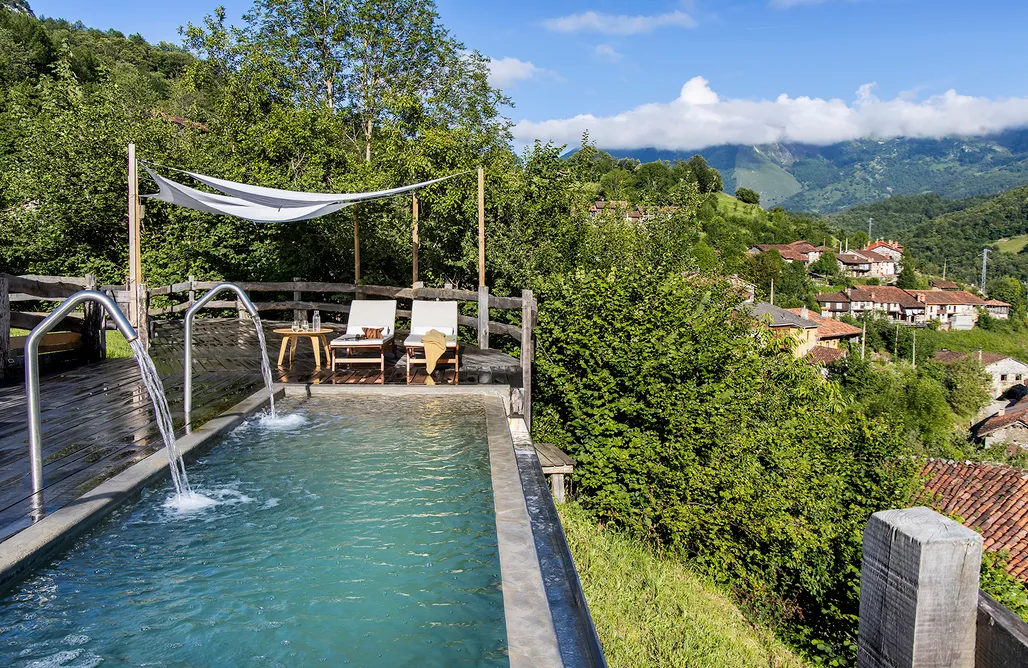 Cabaña con jacuzzi privado parejas Cantabria Centro de Ecoturismo Tierra del Agua 3