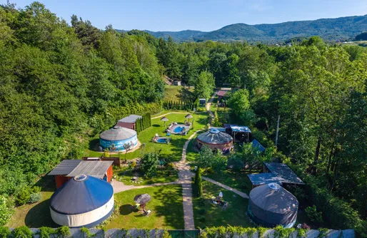 Zdjęcie obiektu Aloha Glamp - Jurty z prywatną balią | sauna | rzeka | Energylandia