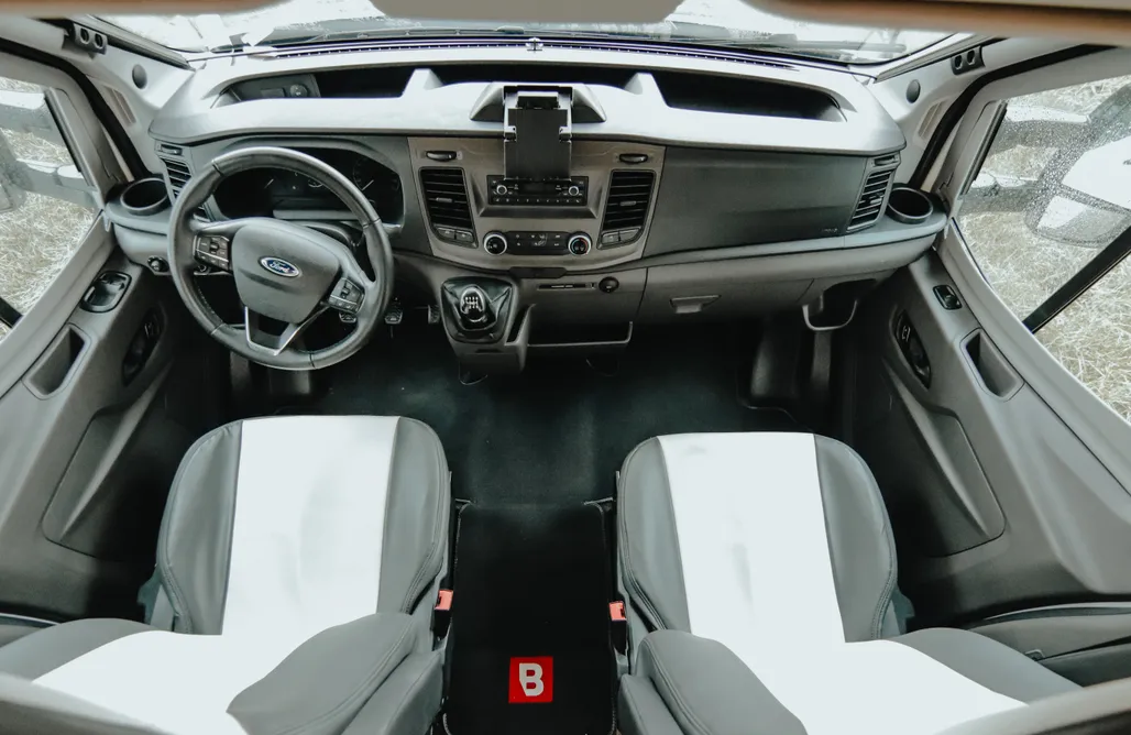 Kamper alkowa - Apartament na kołach (7 os.) AlohaCamp