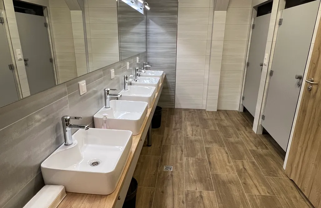 AlohaCamp Velo Hostel Campers & Bikes 2