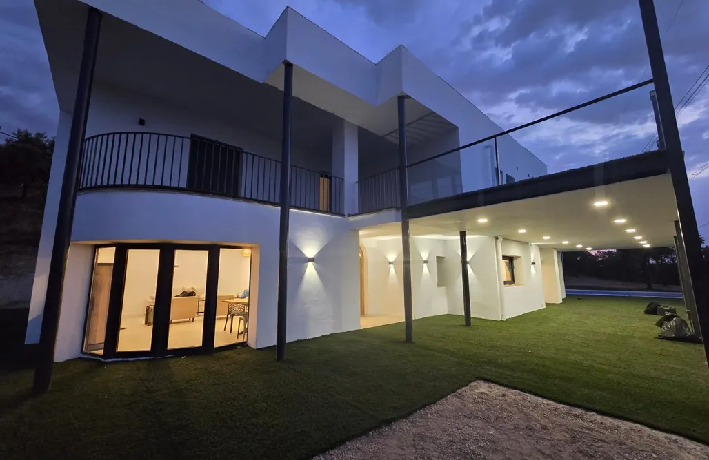 Hotel con Piscina Privada Madrid The White House 2