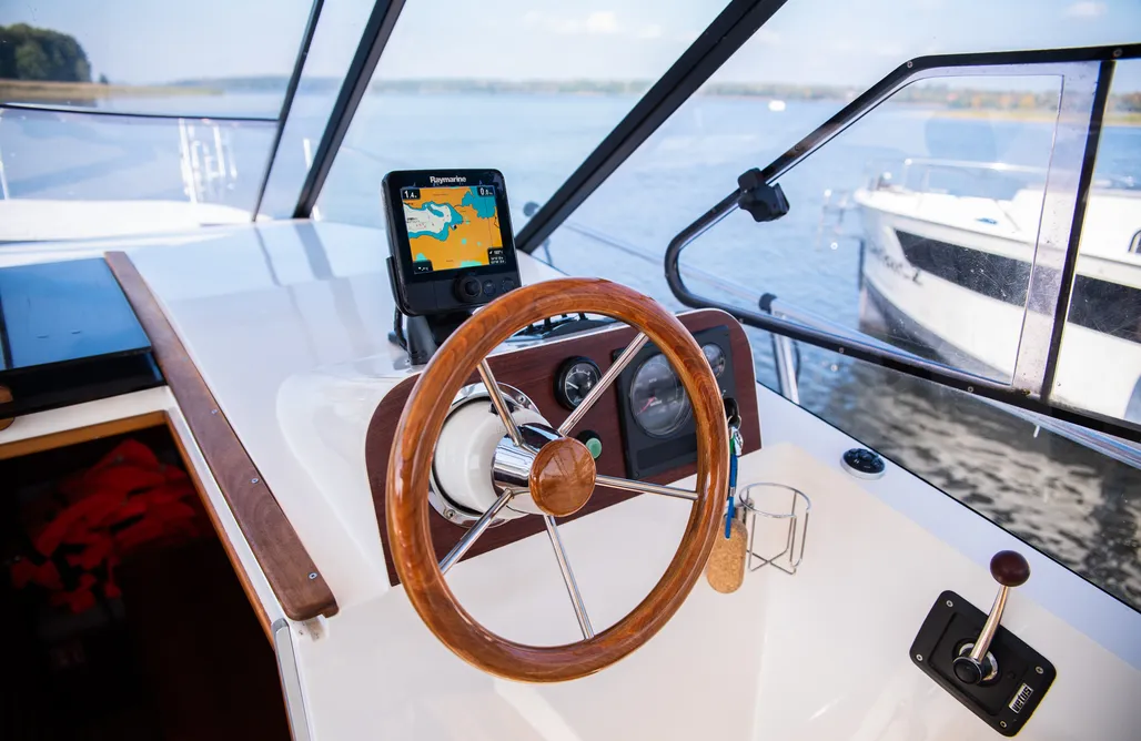 Łódź Futura 860 Houseboat - jacht motorowy bez patentu AlohaCamp