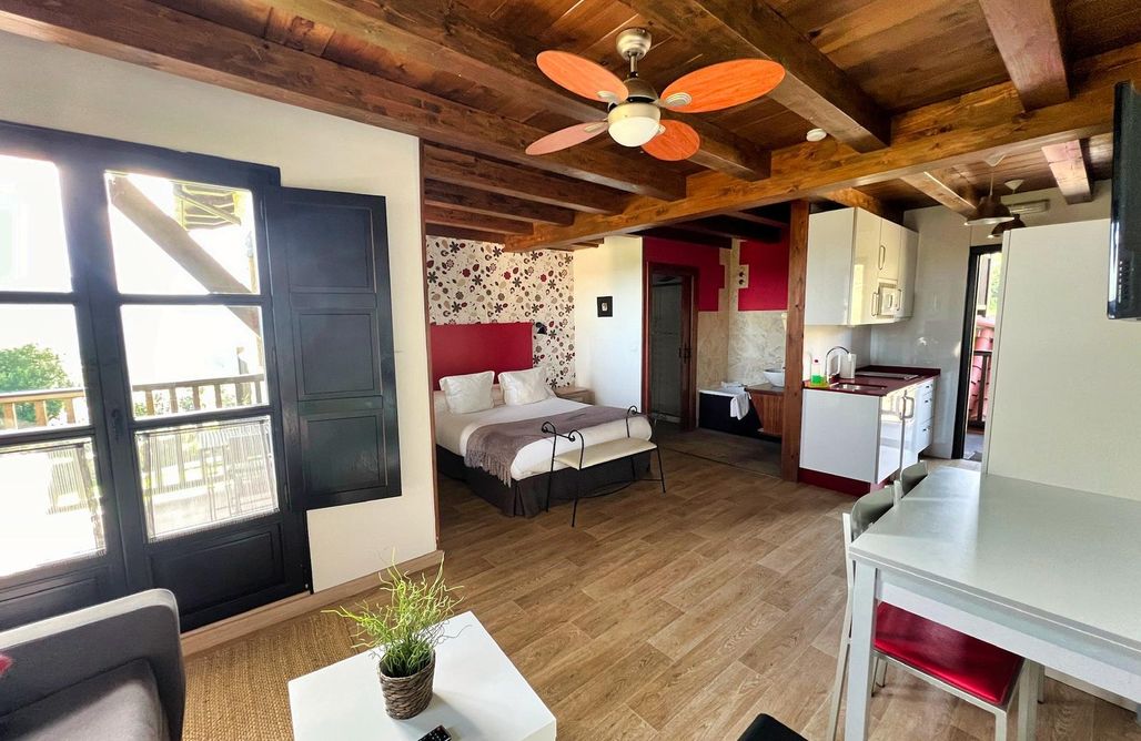 AlohaCamp Estudio 2 con bañera de hidromasaje y terraza 4