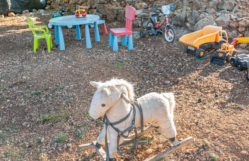 Tierra de Arte - Casa del Árbol, Cabaña Triángulo y Carromato de Circo AlohaCamp