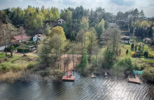 Zdjęcie obiektu Miejsce kamperowe i namiotowe - Kraina Elfów - Działka nad jeziorem z pomostem, cała na wyłączność