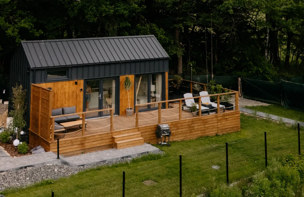 Energylandia Noclegi Tiny House Okno na Beskidy domek z balią , sauną i widokiem na góry 2
