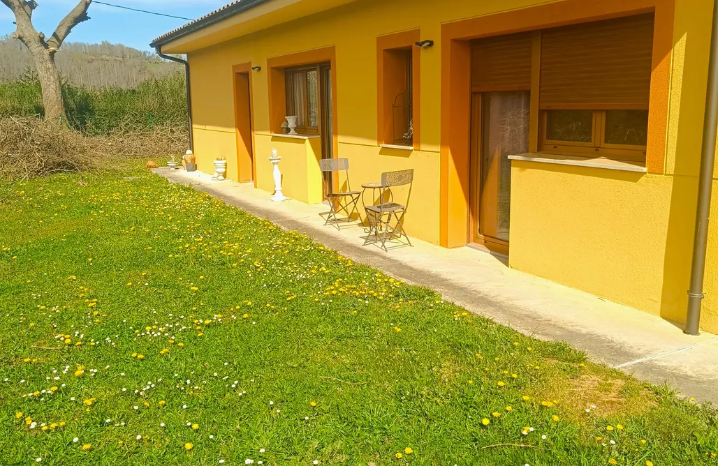 Cabañitas del Bosque My Reyna, casa con jardín y piscina para 8 personas en Lada 1
