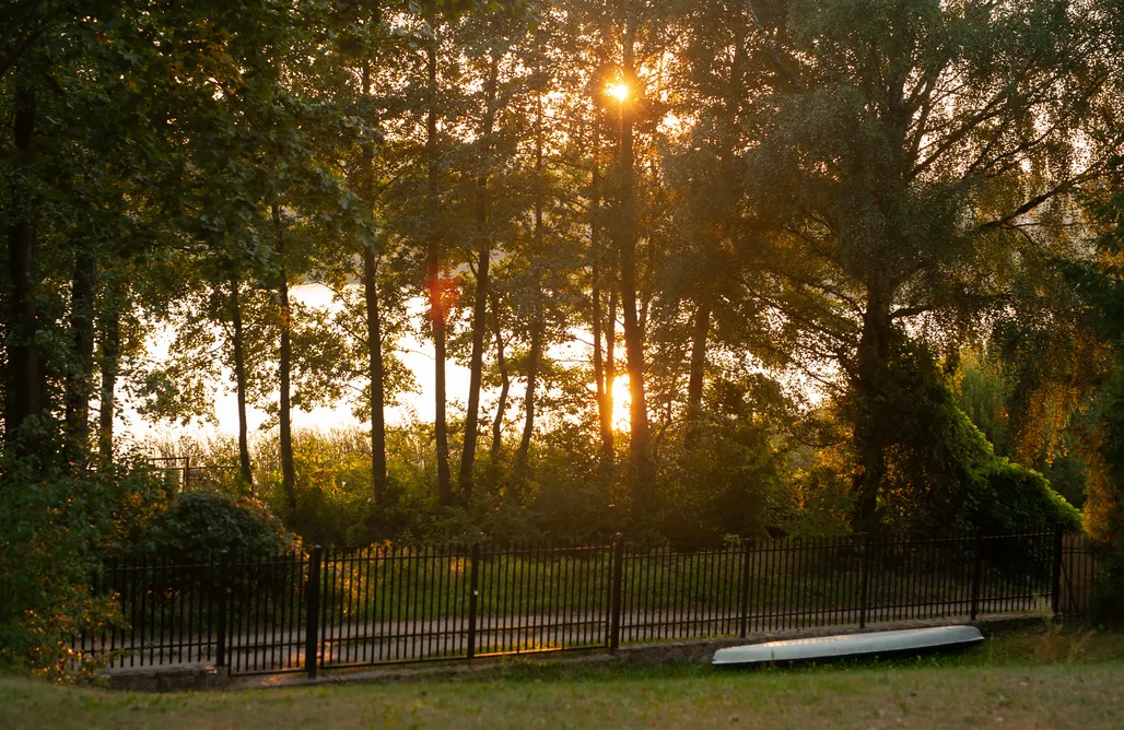 Camping Poland Miejsce kamperowe i namiotowe - Kraina Elfów - Działka nad jeziorem z pomostem, cała na wyłączność 3