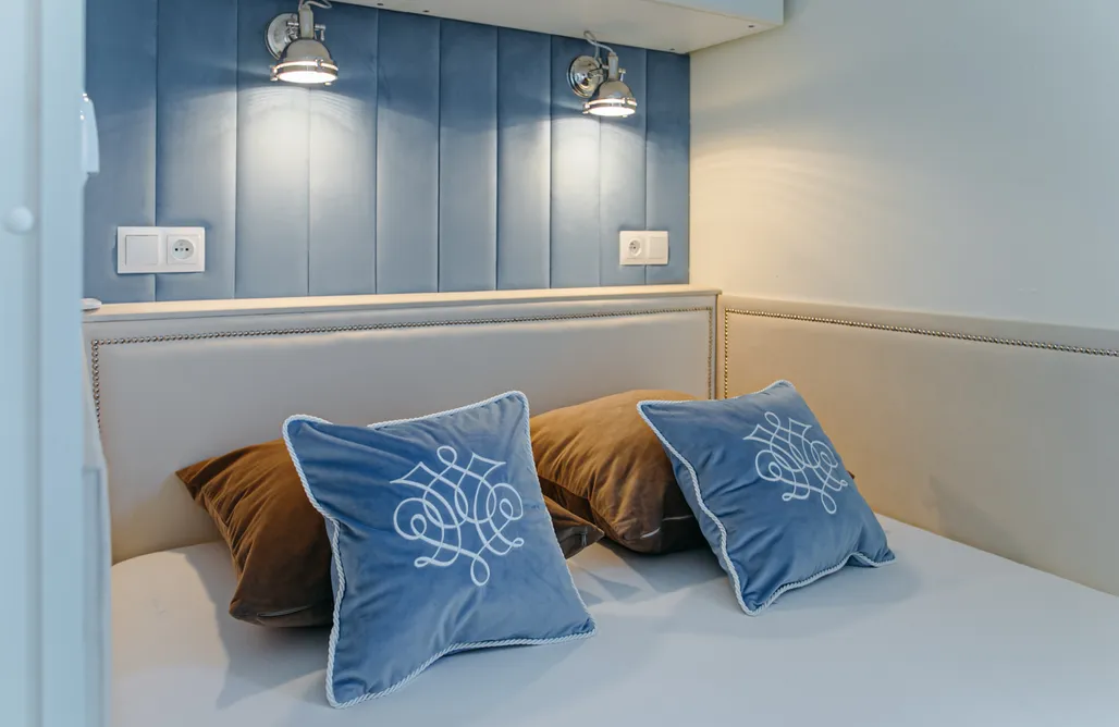 AlohaCamp Domek na wodzie z łóżkiem z widokiem na jezioro z wanną z hydromasażem, sauną parową, fotelem masującym i tarasem na dachu 2