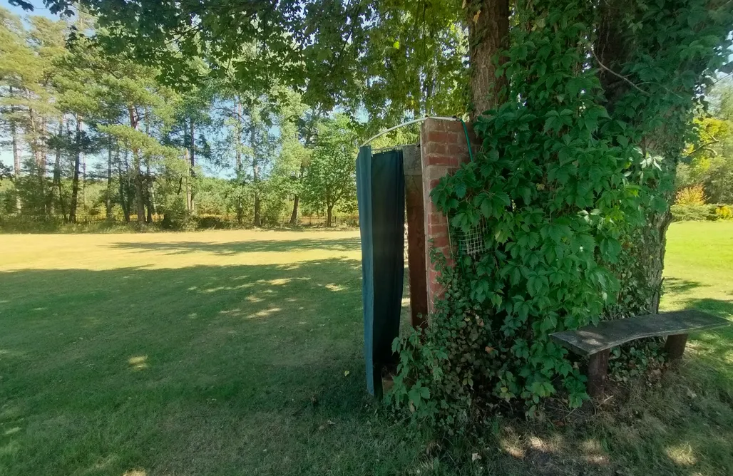AlohaCamp Chata w lesie - Miejsce dla kamperów, przyczep lub pod namiot 1 3