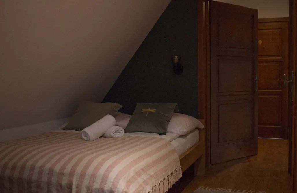 AlohaCamp Mały pokój dwuosobowy z widokiem na ogród 3