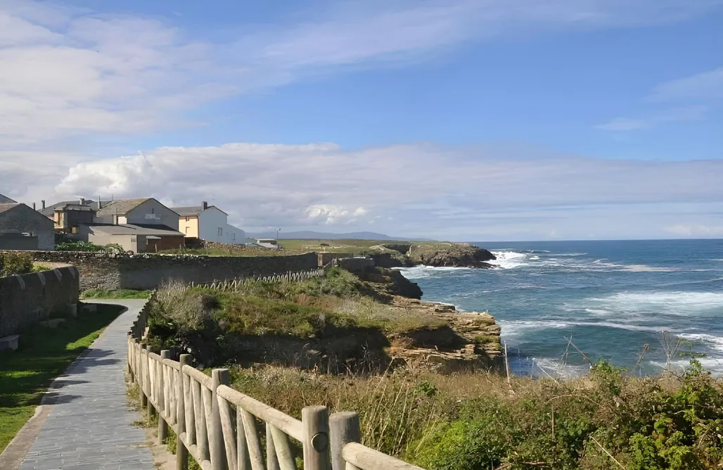 noclegi AlohaCamp Acogedora casa en Rinlo, Ribadeo  2