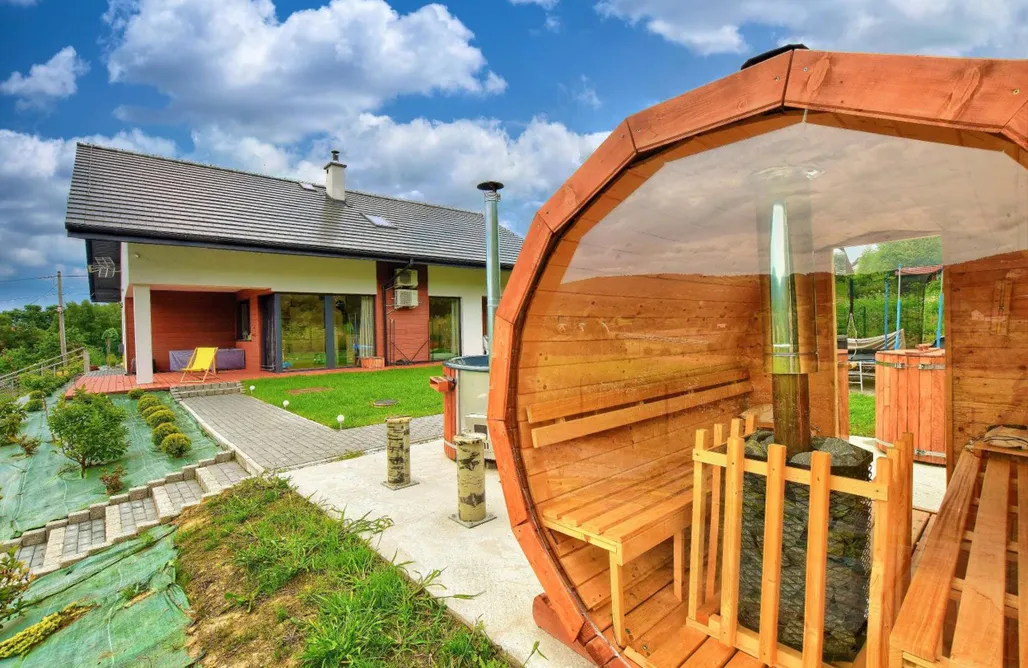 Katowice Noclegi ArPioNa dom nad jeziorem z jacuzzi, sauną i placem zabaw 3