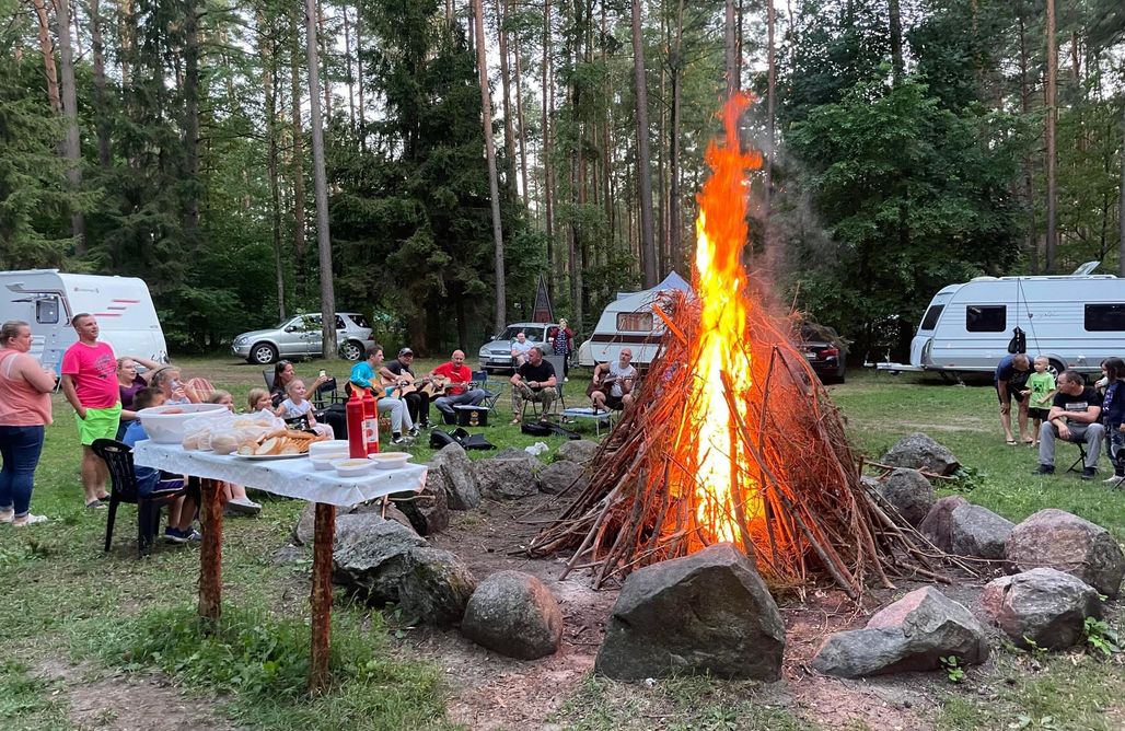 noclegi AlohaCamp Miejsce namiotowe - Pole Namiotowe Głęboczek 4