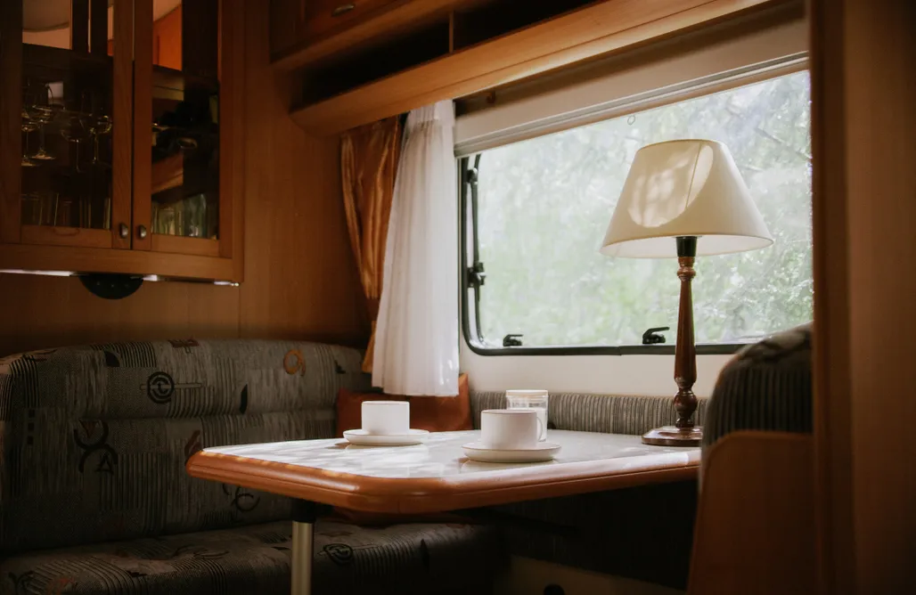 AlohaCamp Szumi las, szumi morze - przyczepa kempingowa 4