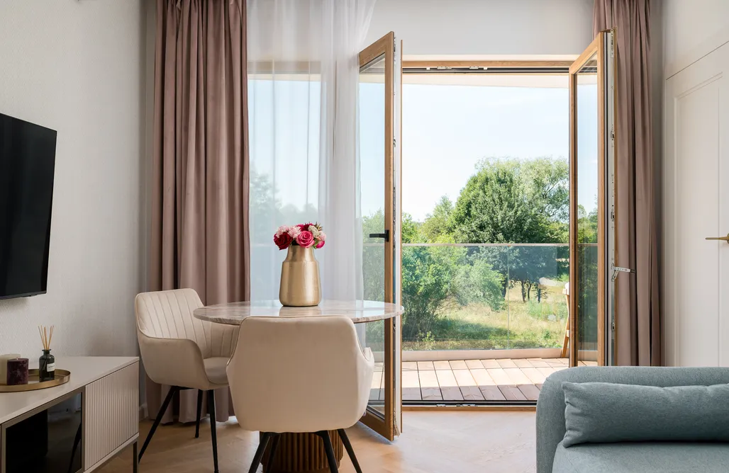 noclegi AlohaCamp Golf Park Rajszew - luksusowe Apartamenty z widokiem na zieleń 1