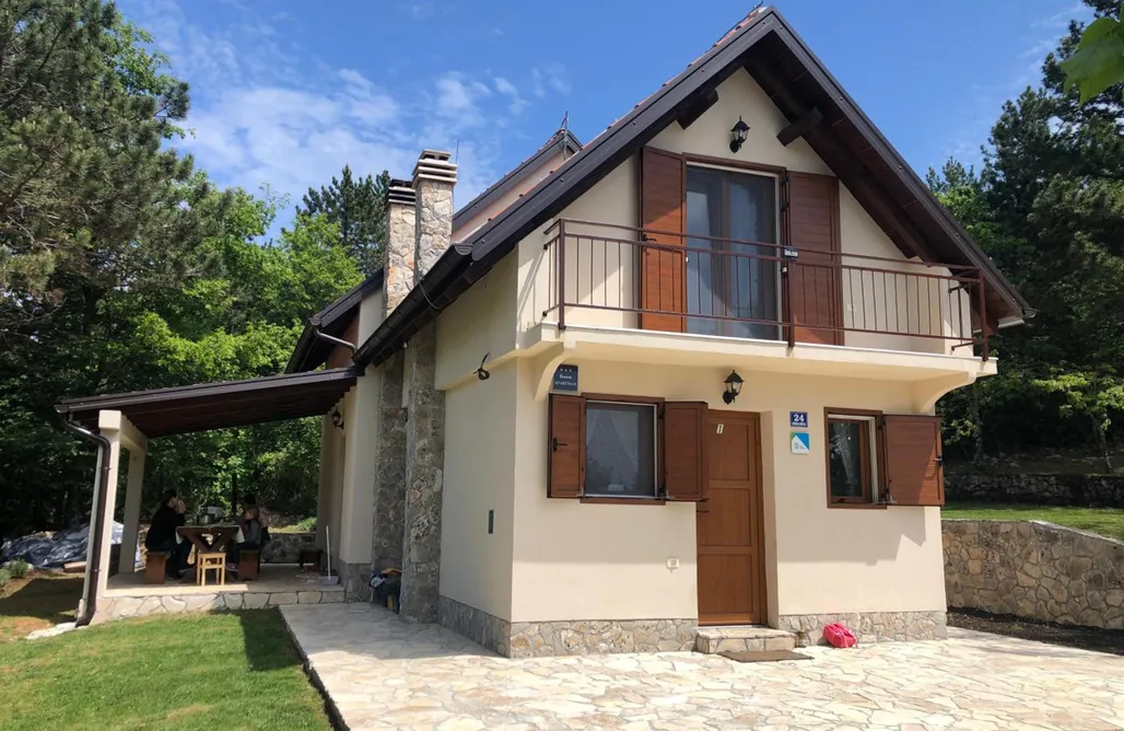 AlohaCamp accommodation 4 Seasons House 2