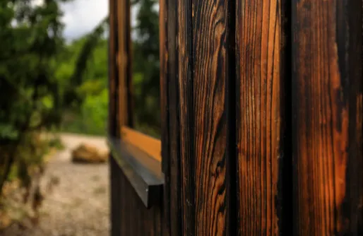 Zdjęcie obiektu Obrotowy spokój - zakręcony domek, który zmienia perspektywę