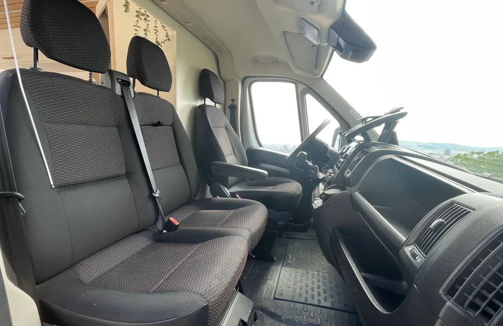 AlohaCamp Camper Van Barcelona: Original, Ebre 1